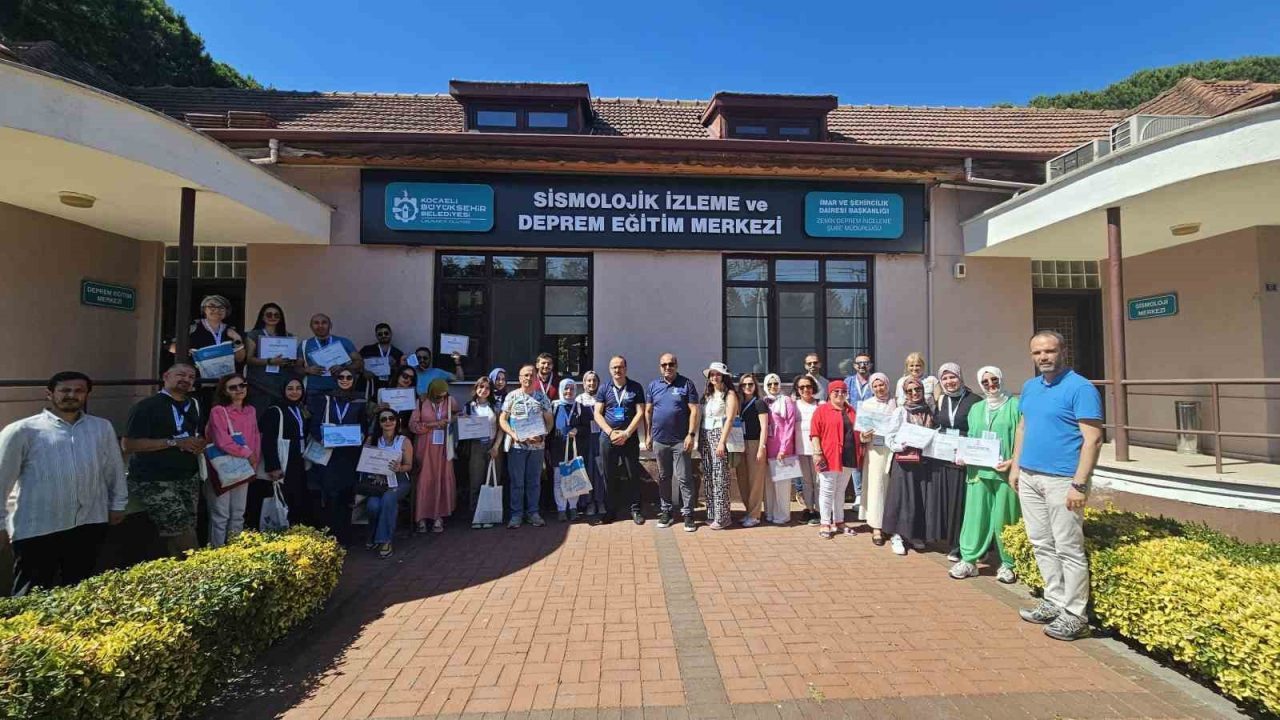 Kocaeli Büyükşehir Belediyesi, deprem bölgelerinde görev yapan 24 öğretmene yönelik