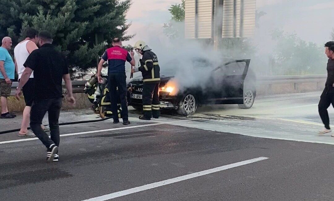 Ordu'nun Ünye ilçesinde Aslan G.'nin kullandığı otomobilin motor kısmında çıkan