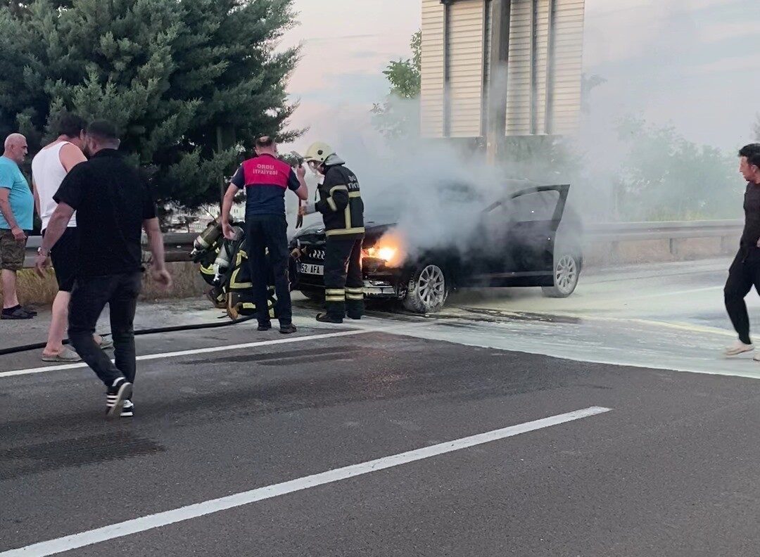 Ordu'nun Ünye ilçesinde Aslan G.'nin kullandığı otomobilin motor kısmında çıkan