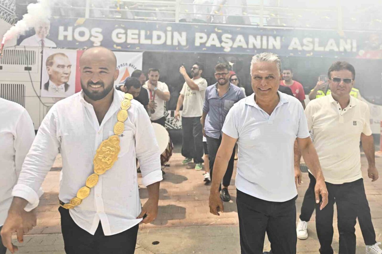664. Kırkpınar Yağlı Güreşleri'nde altın kemeri kazanan Orhan Okulu, Antalya'da