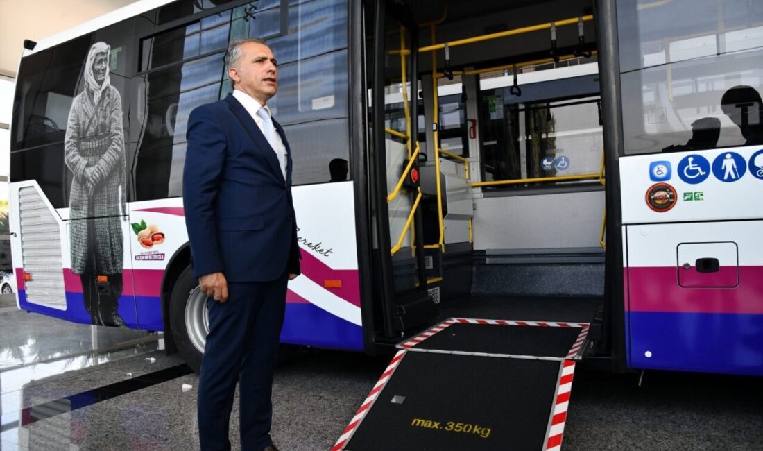 Osmaniye Belediyesi, toplu ulaşımı geliştirmek için modern otobüsleri teslim aldı.
