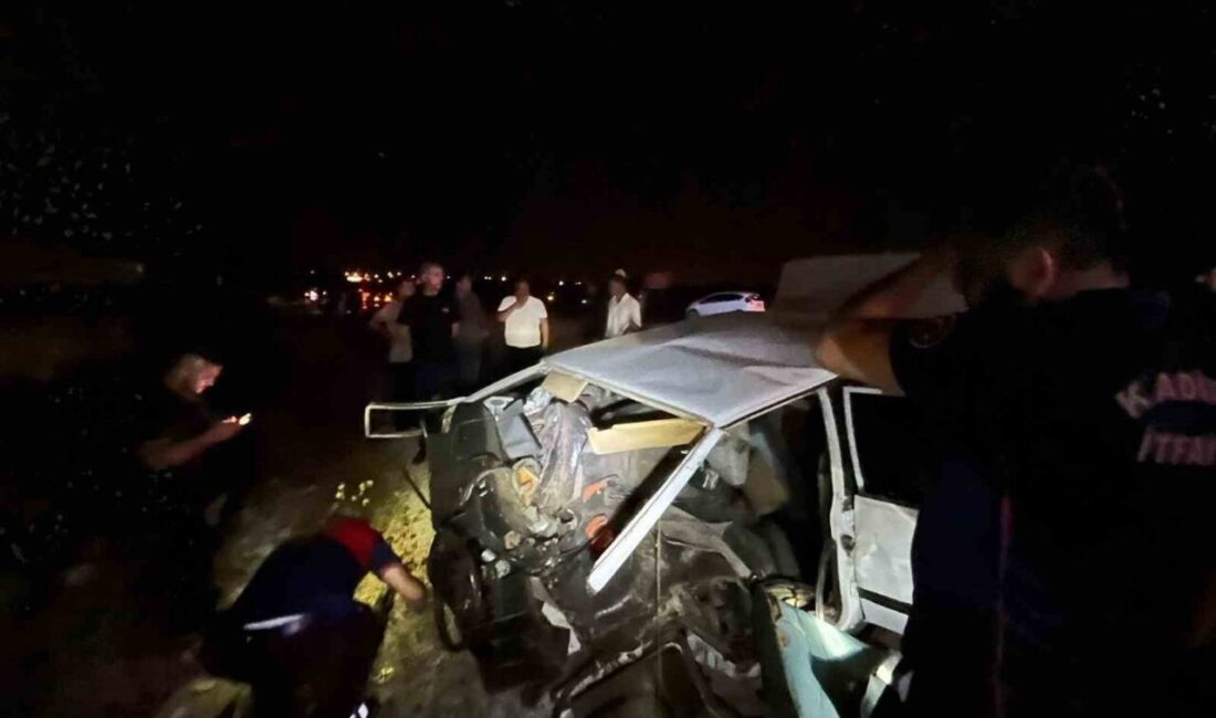 Osmaniye'nin Kadirli ilçesinde, Şehit Kansu Küçükateş Mahallesi'nde iki aracın çarpışması