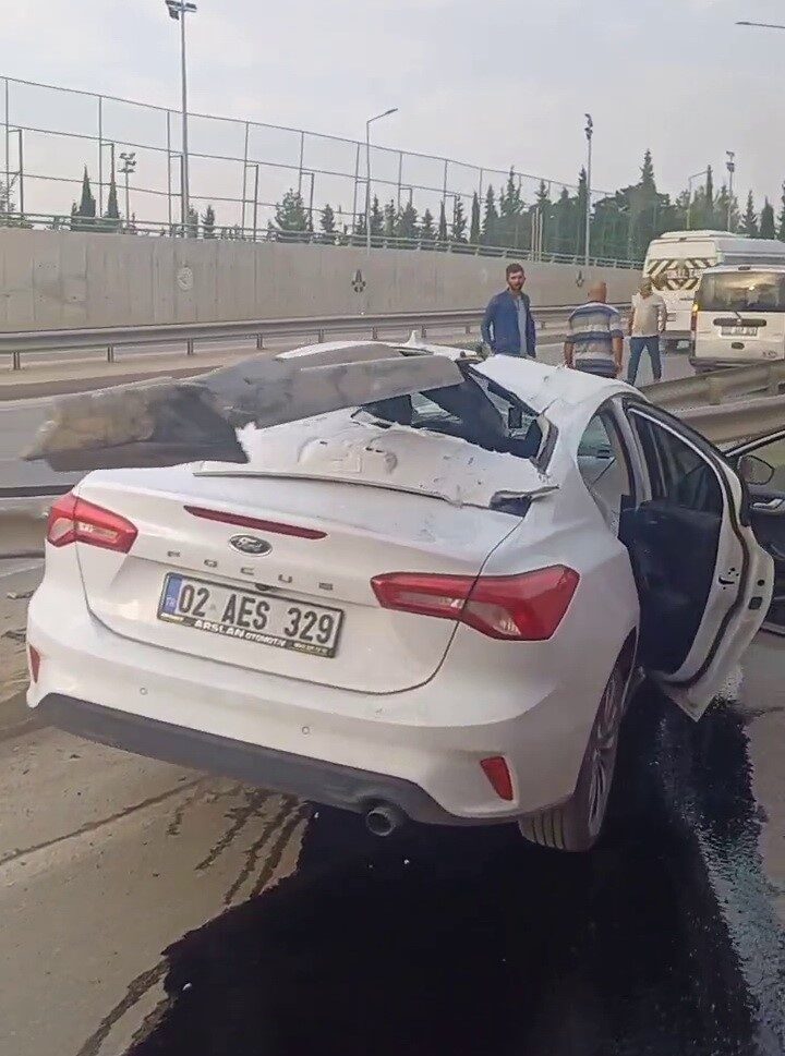 Adıyaman'da Salih M. yönetimindeki otomobil, kontrolden çıkarak bariyerlere çarptı. Kaza