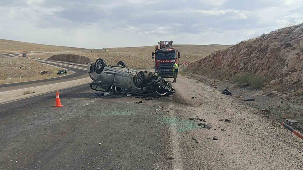 Sivas'ta Kayseri-Malatya karayolunda T.A.'nın kullandığı otomobil devrildi. Kazada sürücü ile