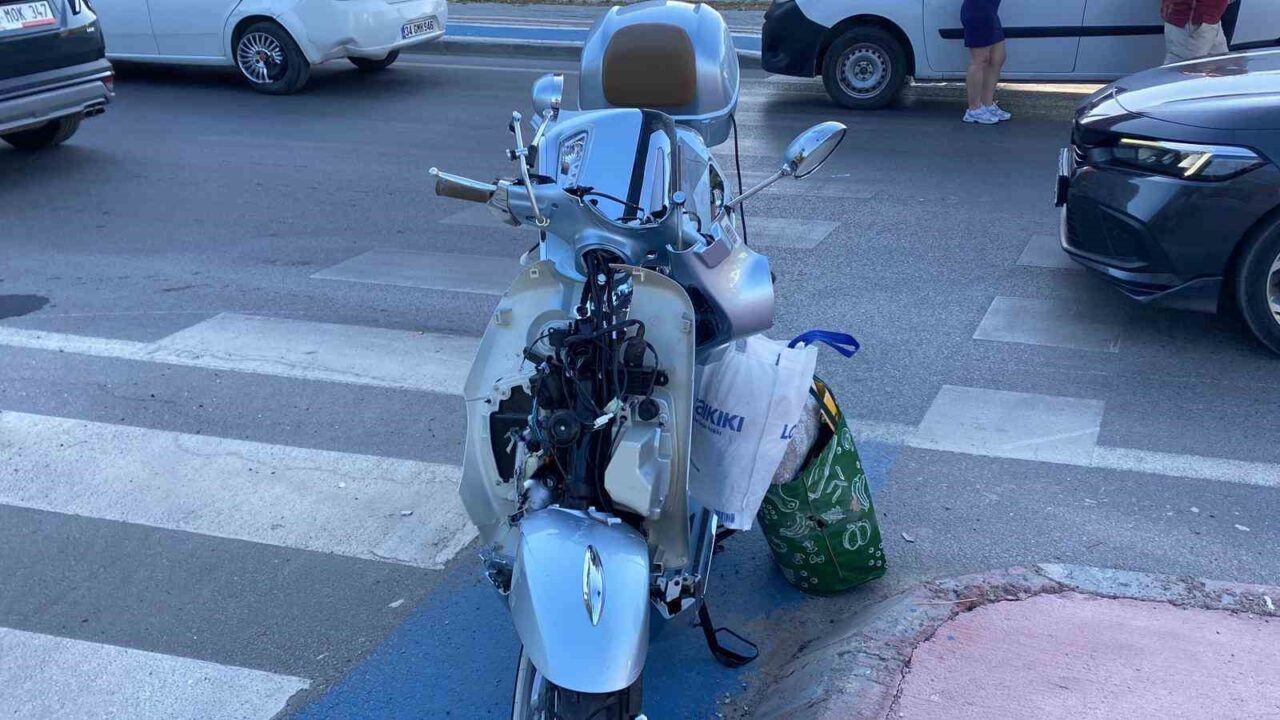Kocaeli'nin Kartepe ilçesinde H.M.Ü'nün kullandığı motosiklet, G.A'nın kullandığı otomobille çarpıştı.