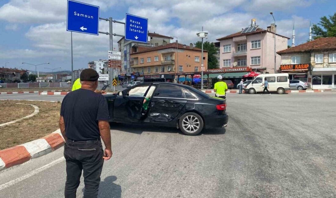 Samsun'un Kavak ilçesinde otomobil ile minibüsün çarpıştığı kazada yaralanan olmazken,