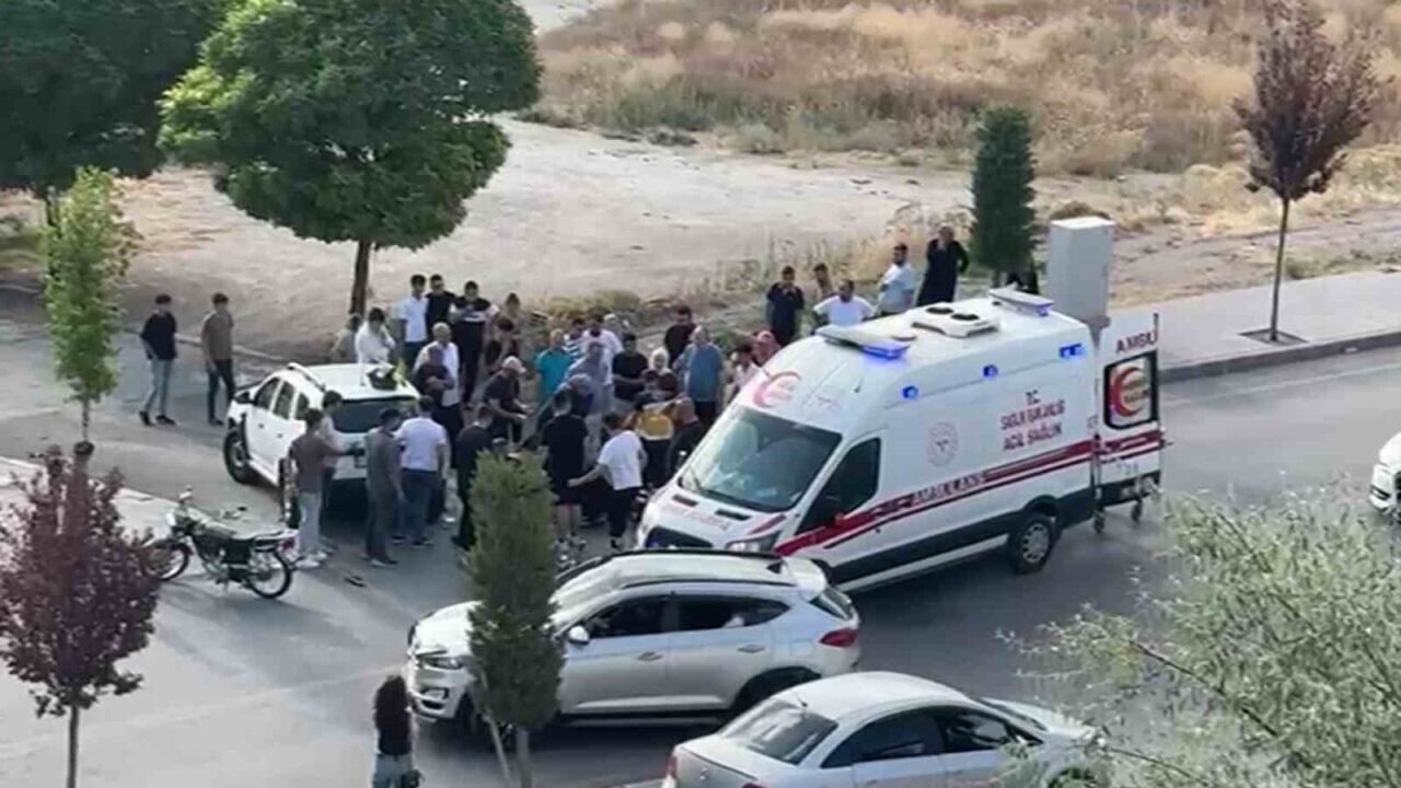 Nevşehir’de sola dönmek isteyen Ayşe Ö., motosiklet sürücüsü Eren A.