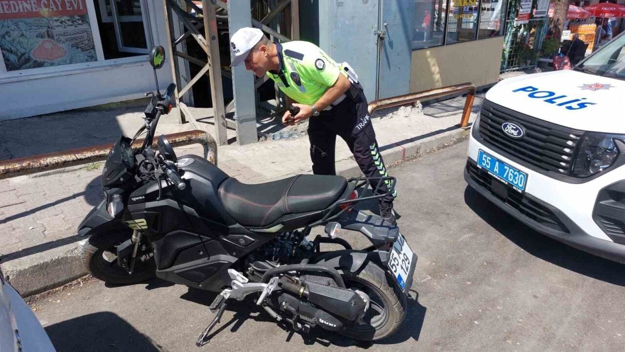 Samsun'da meydana gelen trafik kazasında Refik Durmuş'un kullandığı otomobil ile