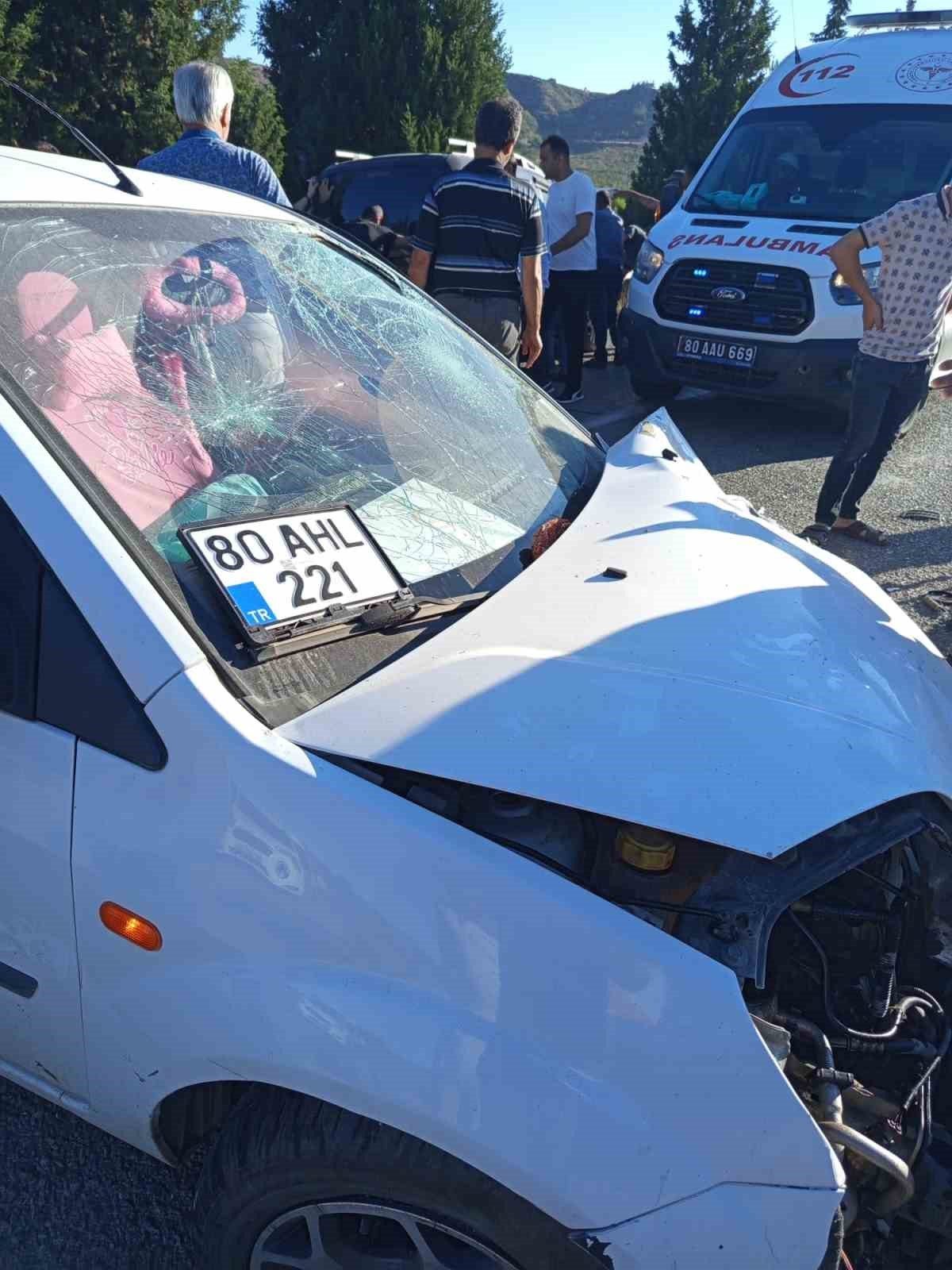 Osmaniye’nin Düziçi ilçesinde sabah saatlerinde bir otomobil ile motosikletin çarpışması