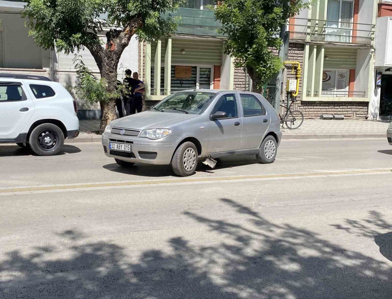 Eskişehir'de 5 Temmuz'da meydana gelen trafik kazasında, otomobille çarpışan motosikletli