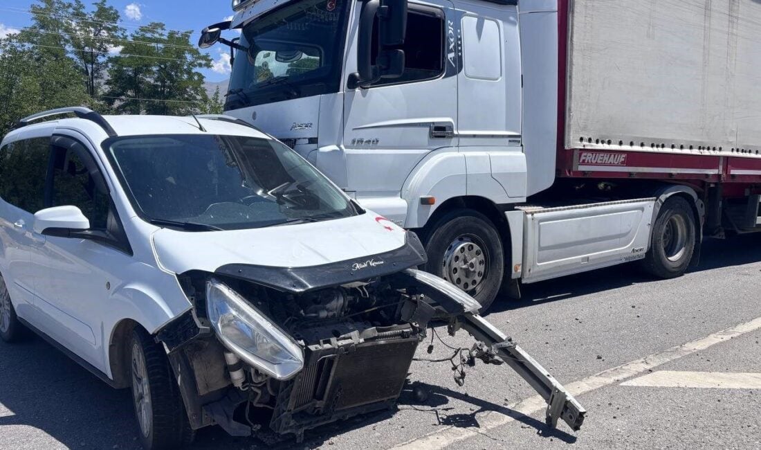 Erzincan-Erzurum karayolunda İ.E. yönetimindeki otomobil ile G.Y. yönetimindeki tırın çarpışması