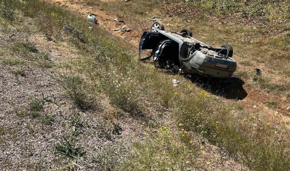 Sivas'ın Gürün ilçesinde, K.A. yönetimindeki otomobil direksiyonun kaybedilmesi sonucu şarampole