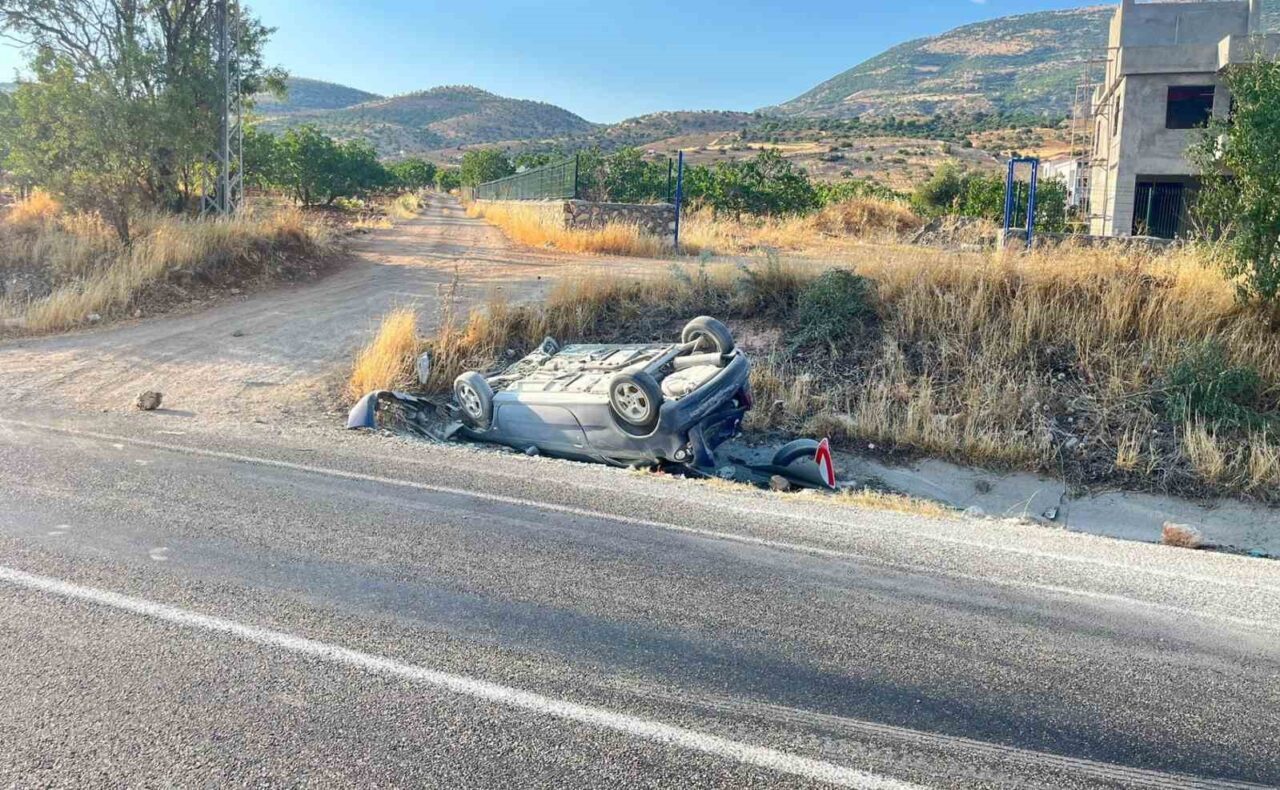 Adıyaman'da Mehmet K.'nın kullandığı otomobil, direksiyon hakimiyetinin kaybolması sonucu takla