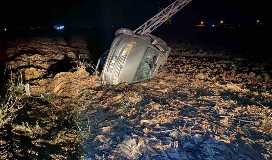 Adıyaman'da Osman B. yönetimindeki otomobil, direksiyon hakimiyetinin kaybedilmesiyle tarlaya devrildi.