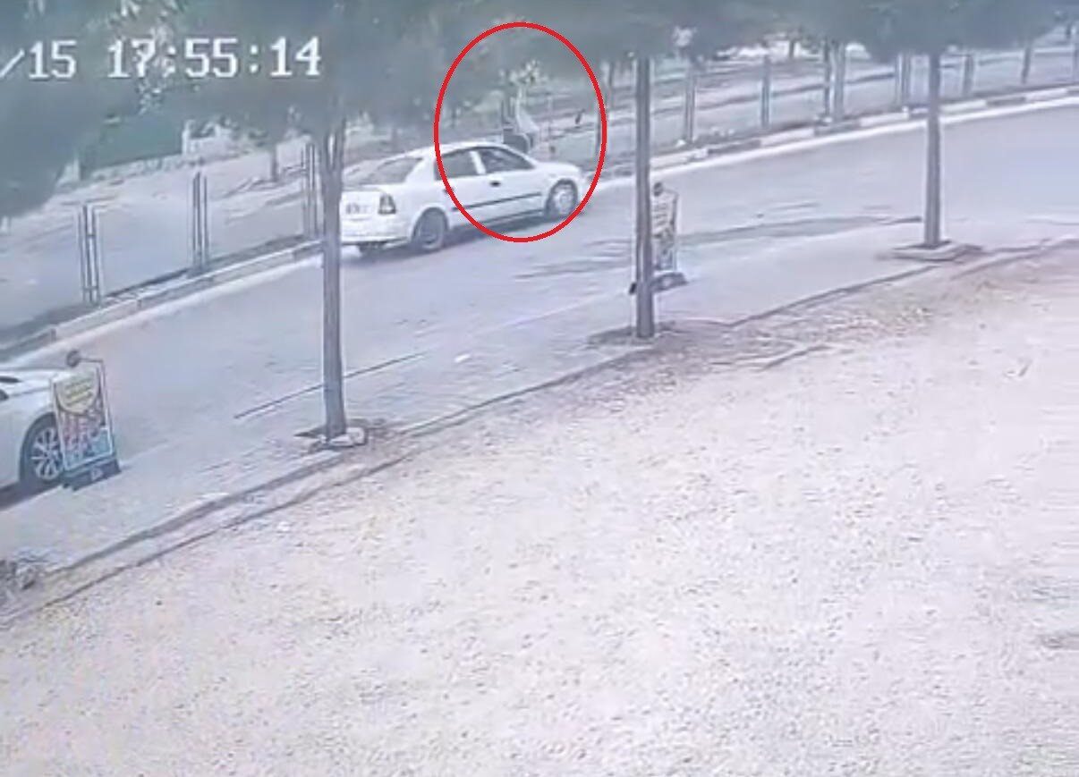 Diyarbakır'ın Ergani ilçesinde, Eşref Uşar (40) yolun karşısına geçerken bir