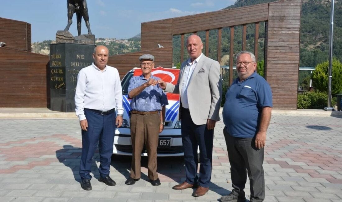 Babadağlı hayırsever Tahsin Güç, 2005 model aracını Babadağ Belediyesi'ne hizmet