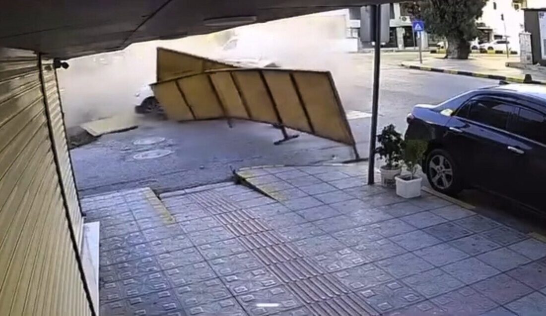 Hatay'ın İskenderun ilçesinde Fener Caddesi'ndeki kavşakta otomobil ile cipin çarpışmasıyla