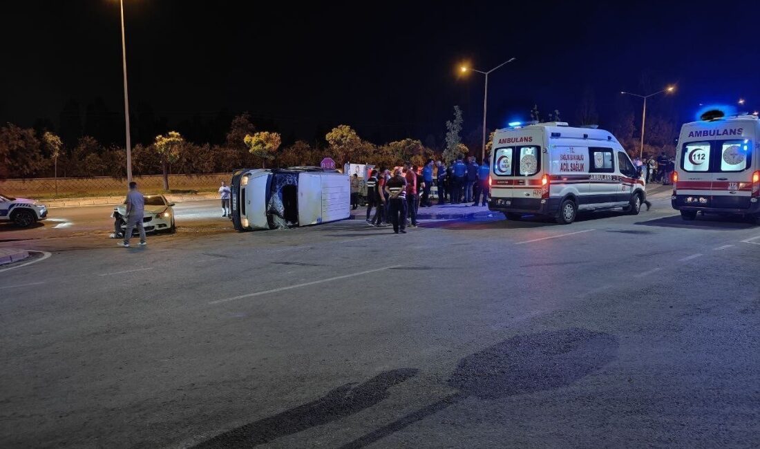 Kayseri'nin Kocasinan ilçesinde meydana gelen kazada, Y.C.B. yönetimindeki otomobil minibüse