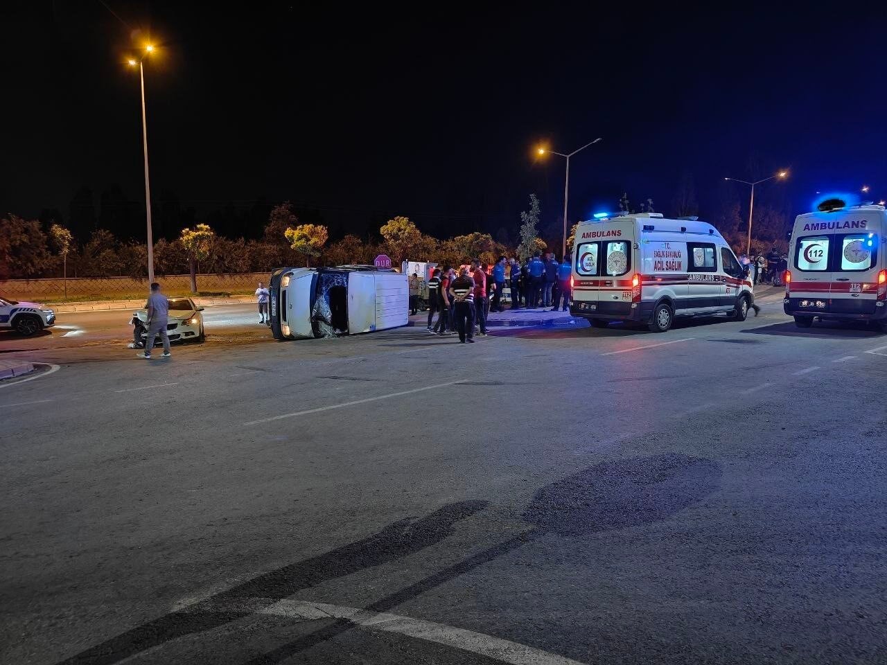 Kayseri'nin Kocasinan ilçesinde meydana gelen kazada, Y.C.B. yönetimindeki otomobil minibüse