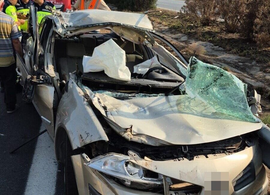 Mersin’in Tarsus ilçesinde otomobilin tıra çarpması sonucu A.M. ve eşi