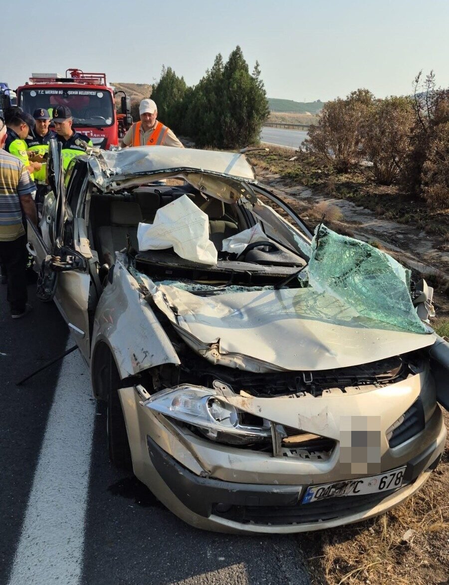 Mersin’in Tarsus ilçesinde otomobilin tıra çarpması sonucu A.M. ve eşi