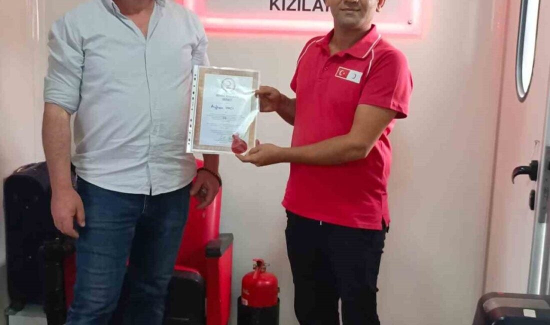 Van’ın Özalp ilçesinde Kızılay’a düzenli olarak kan bağışında bulunan vatandaşlara