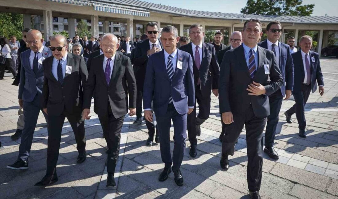 CHP Genel Başkanı Özgür Özel ve önceki Genel Başkan Kemal