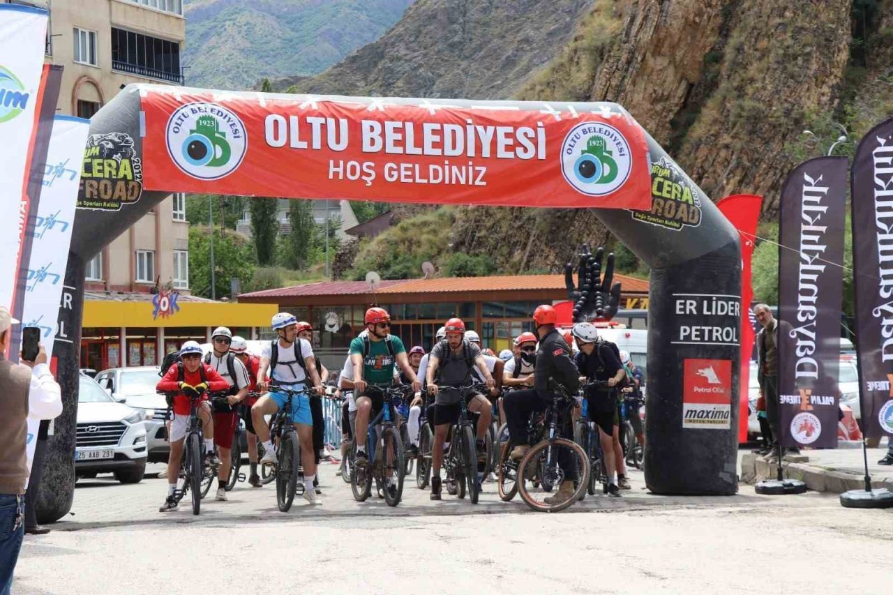 Erzurum'un Oltu ilçesinde düzenlenen "Palan Ekstrem" doğa sporları etkinliği, Oltu