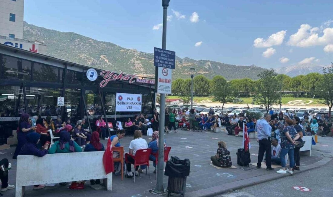 Denizli Pamukkale Üniversitesi Hastanesi'nde görevli sağlık çalışanları, eşit çalışma koşulları