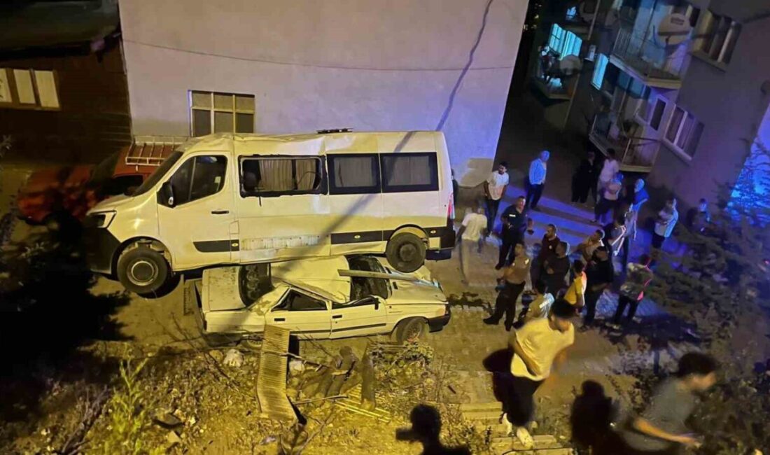 Adana'nın Feke ilçesinde park halindeyken freni boşalan minibüs, Bayram A.'ya