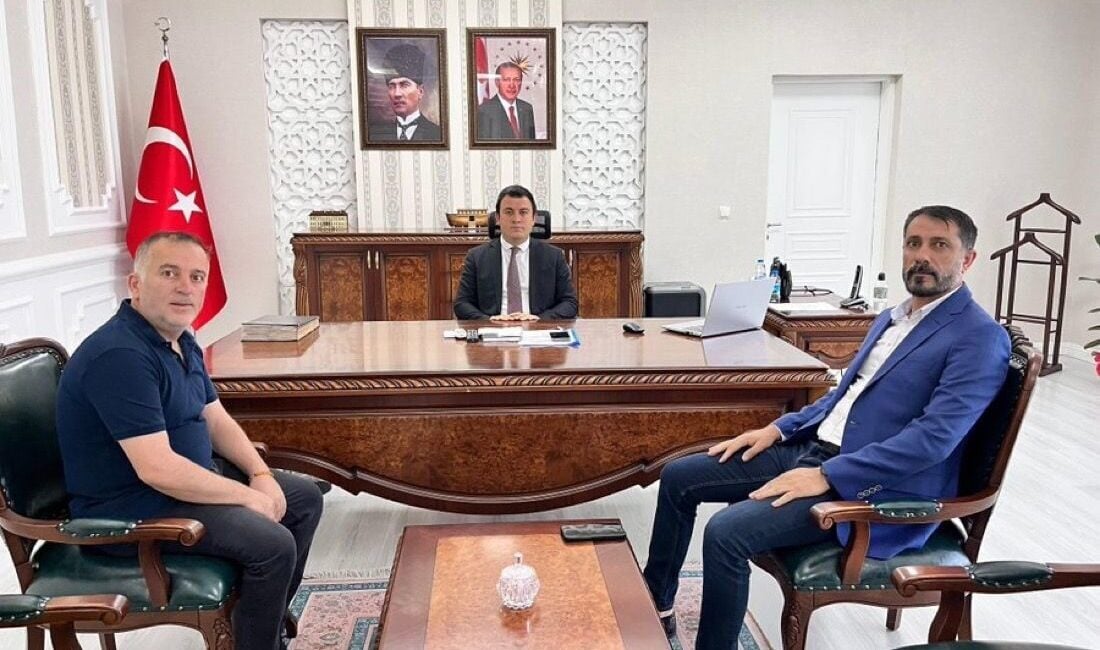 Patnos Gazeteciler Cemiyeti Başkanı Faruk Yavuz, yeni Patnos Kaymakamı Burak