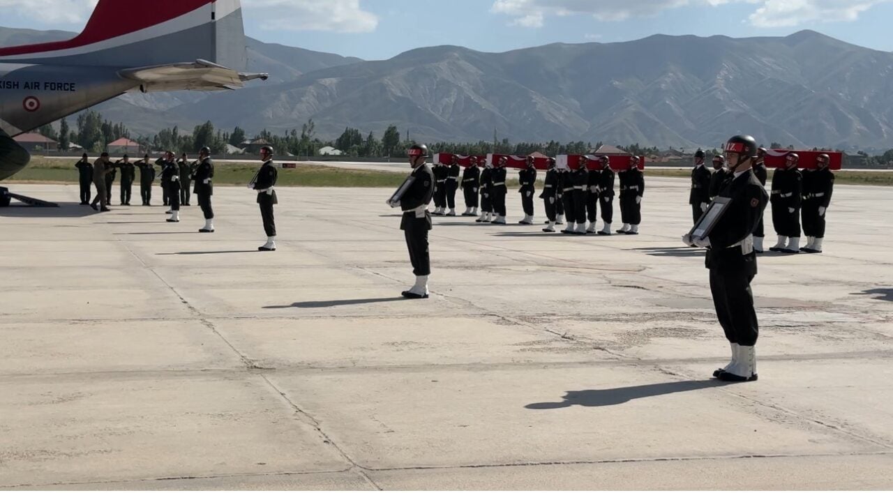 Pençe-Kilit Harekatı'nda metan gazı nedeniyle şehit olan 6 asker için