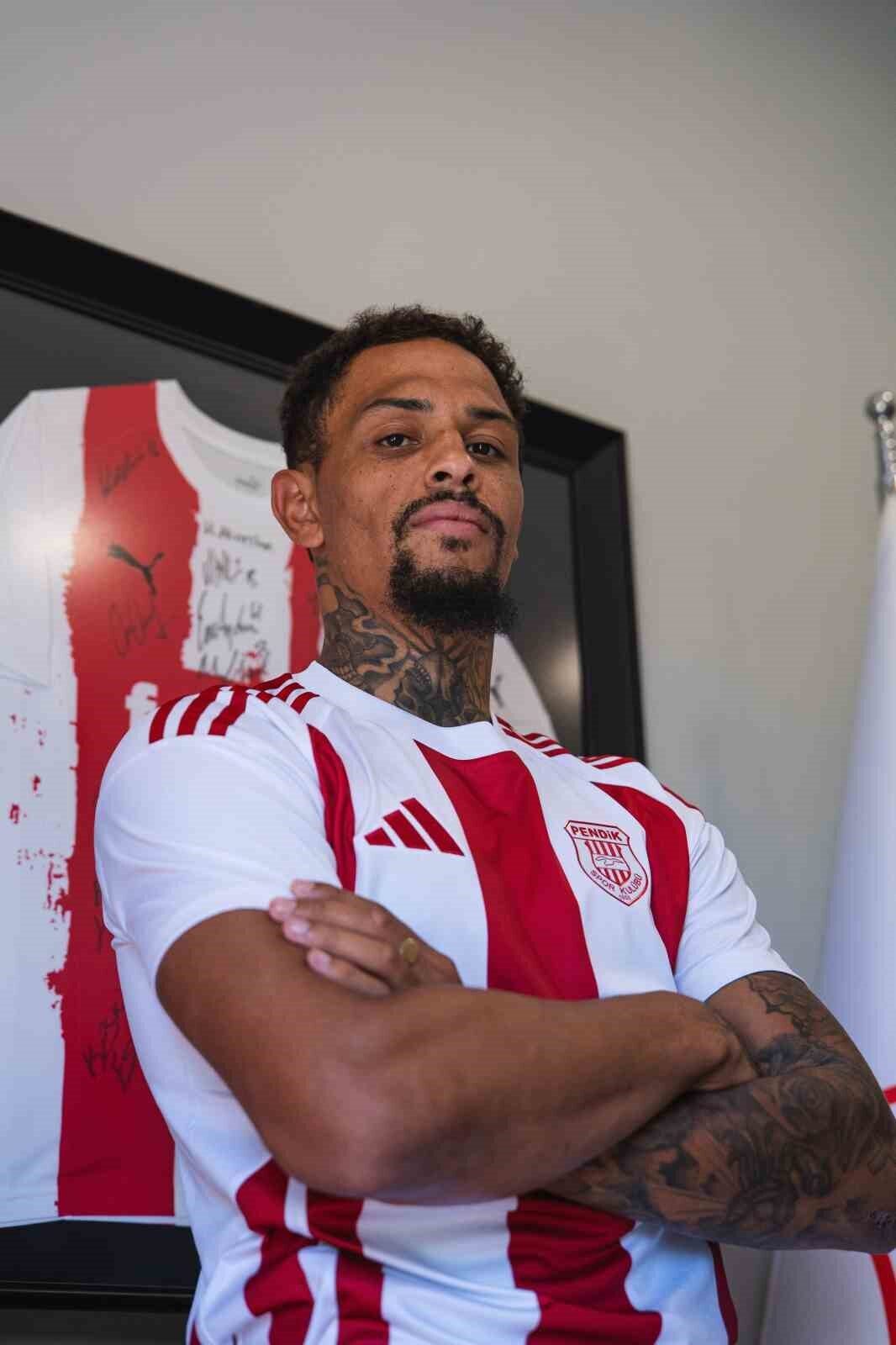 Pendikspor, İngiltere 3. Lig ekibi Rotherham United'tan ayrılan 30 yaşındaki