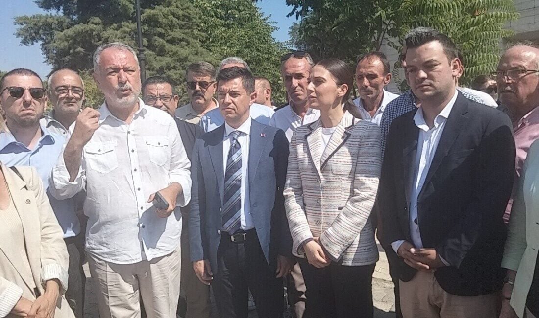 Muğla'da, İstanbul Belediye Başkanı Ekrem İmamoğlu'nun gözaltına alındığı protestolar sırasında
