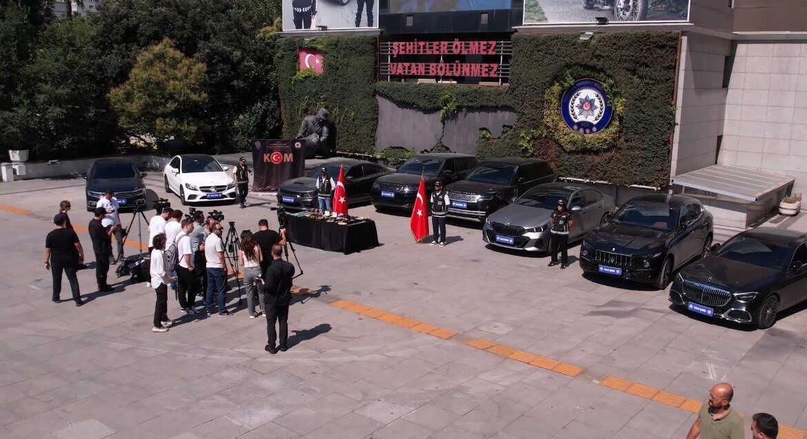 İstanbul'da yapılan büyük bir kara para aklama operasyonunda 62 kişi