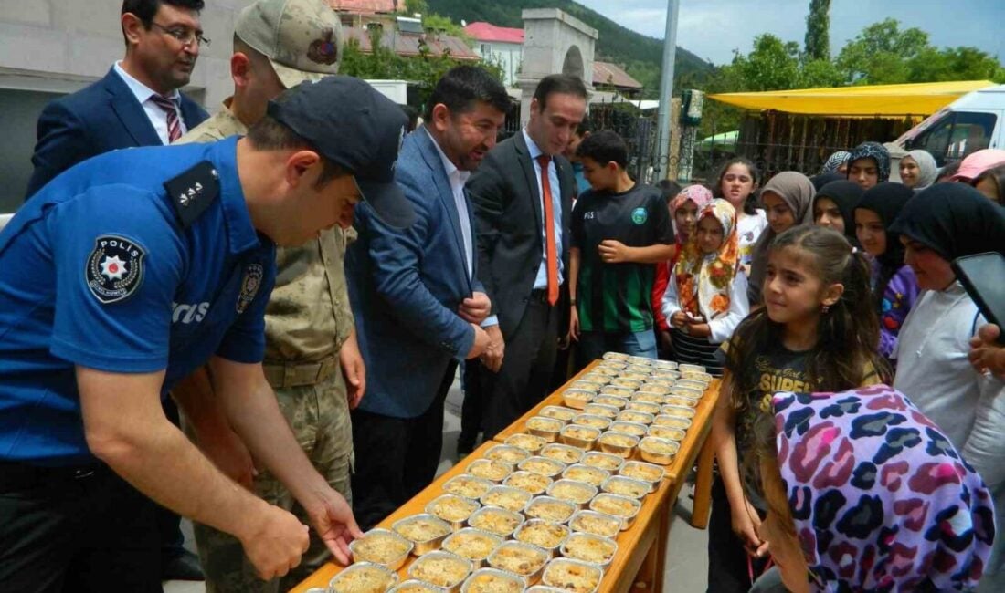 Ardahan'ın Posof ilçesinde Muharrem ayı sebebiyle düzenlenen aşure ikramına yoğun