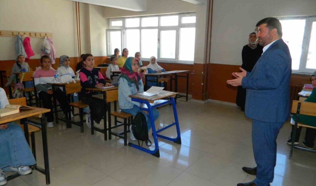 Ardahan'ın Posof ilçesinde Posof Çok Programlı Anadolu Lisesi'nde yaz Kuran