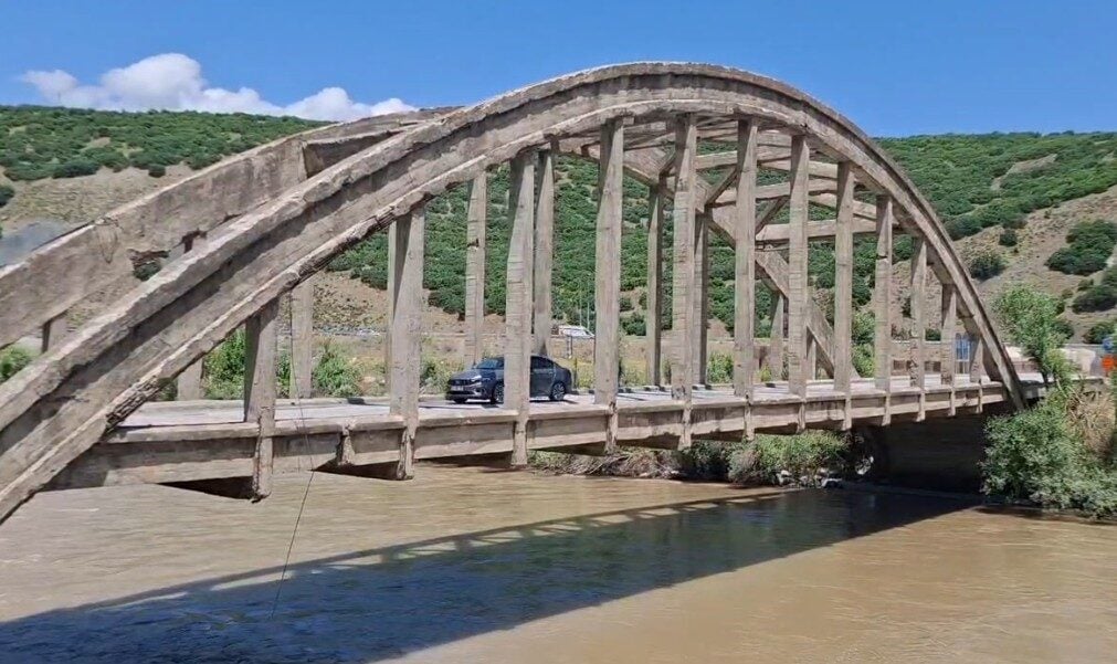 Tunceli'nin Pülümür ilçesindeki Mutu Köprüsü, Yedisu fayının riskleri nedeniyle yıkılma