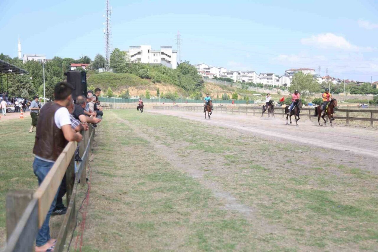 Türkiye’nin farklı illerinden rahvan at yarışçıları, 13 Temmuz Pazar günü