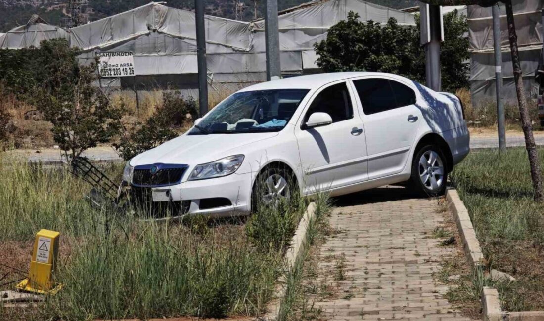 Antalya'nın Gazipaşa ilçesinde Zekeriya P. yönetimindeki otomobil, direksiyon hakimiyetinin kaybedilmesi