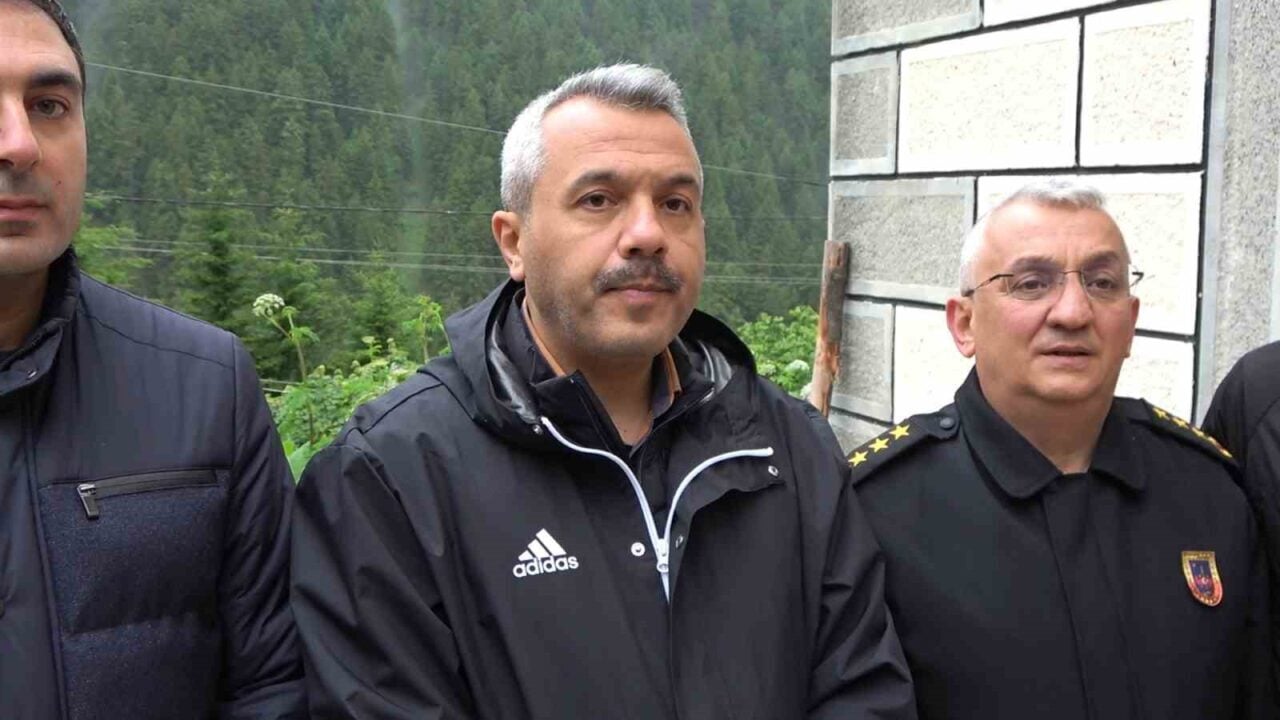 Sivrihisar'dan Rize'ye giden jet uçağının enkazı, Rize-Bayburt sınırında bulundu. Rize