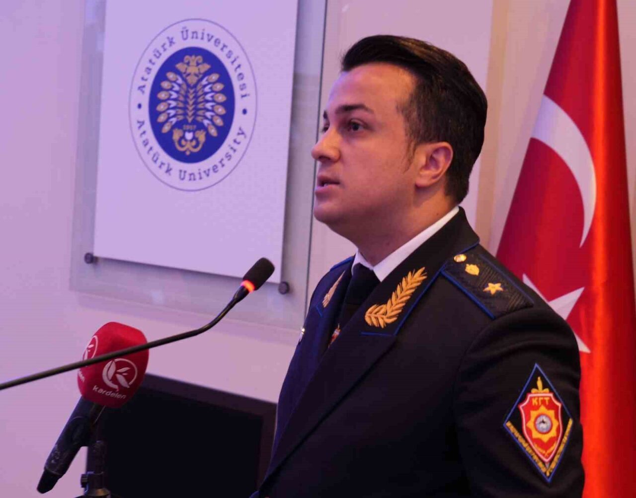 Rusya KGT Başkanı Hasan Enes Karahan, Erzurum'daki panelde Türkiye-Rusya-Azerbaycan ilişkileri