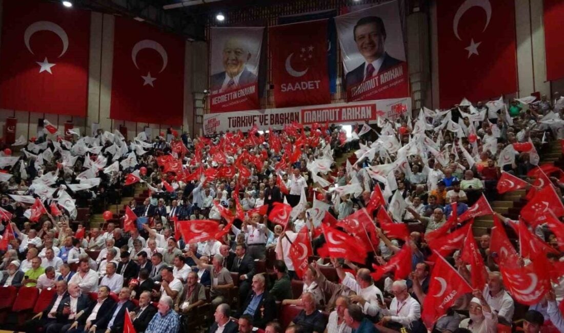 Saadet Partisi Genel Başkanı Mahmut Arıkan, partinin Trabzon İl Kongresi'nde