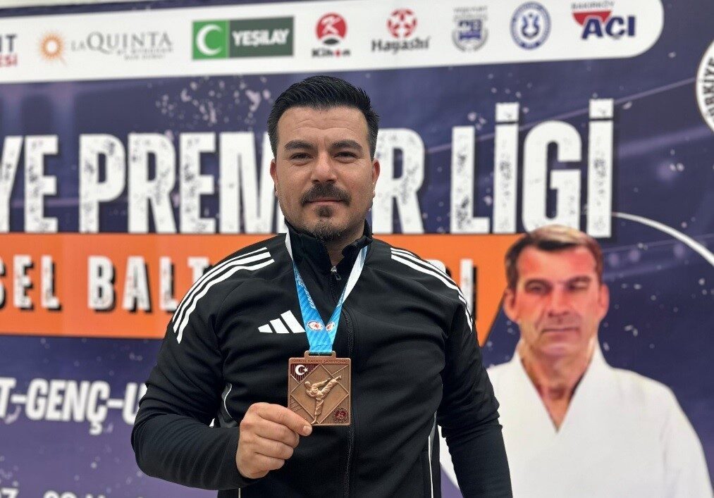 Kütahya'nın Tavşanlı ilçesinden milli sporcu Sabri Kıroğlu, Tokyo'daki İşitme Engelliler