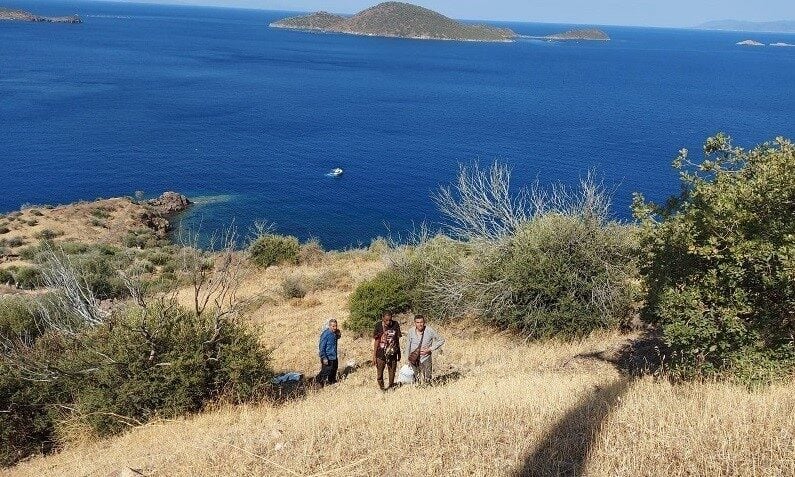 İzmir'in Çeşme açıklarında 44, Dikili'de ise 19 düzensiz göçmen, Sahil