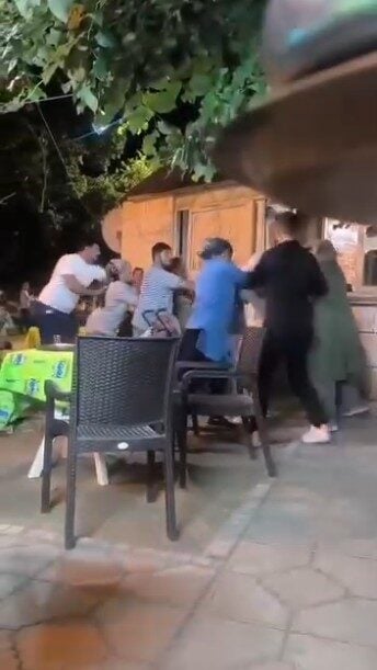 Kocaeli'nin Gölcük ilçesinde bir grup kadın arasında sahilde nedeni belirsiz