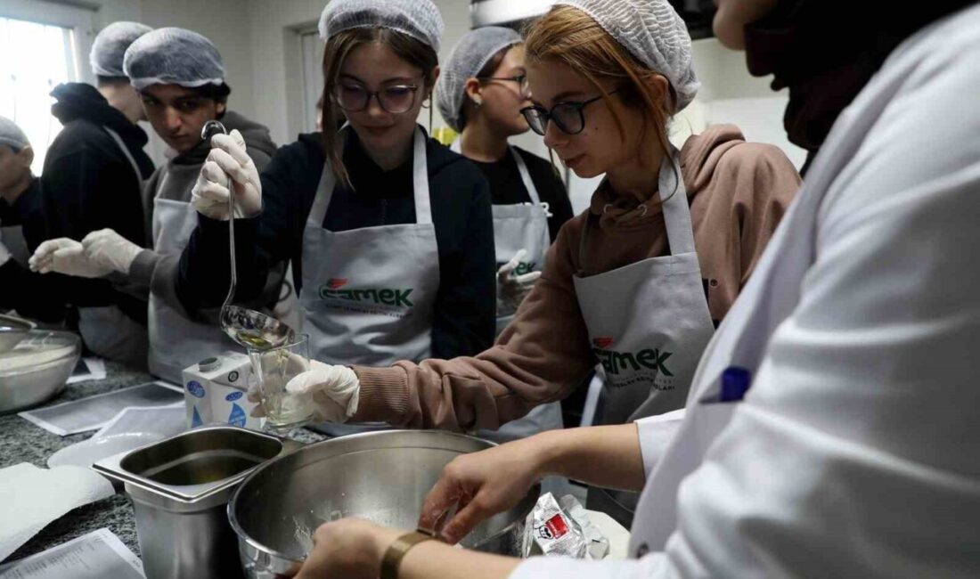 Sakarya Büyükşehir Belediyesi, "SAMEK Lise Atölyeleri" ile gençlere 7 kurs