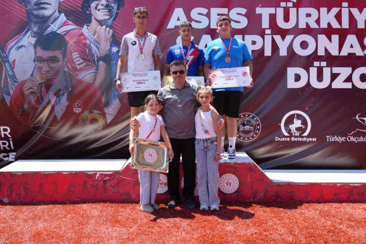 Düzce'de düzenlenen 2025 Okçuluk Türkiye Şampiyonası'nda ödüller sahiplerini buldu. Klasik