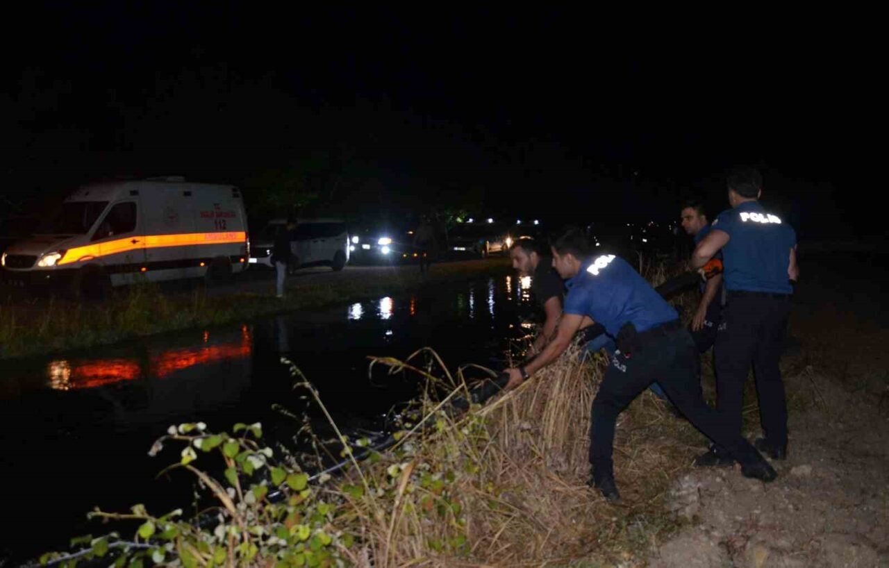 Samsun'un Bafra ilçesinde 30 yaşındaki Uğur Umay, Bahçeler Mahallesi'nde arkadaşlarıyla