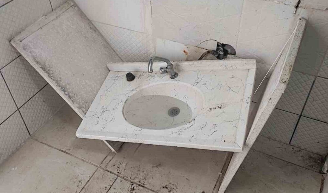 Samsun Büyükşehir Belediyesi, kentteki ücretsiz halk tuvaletlerindeki artan tahribatlara dikkat